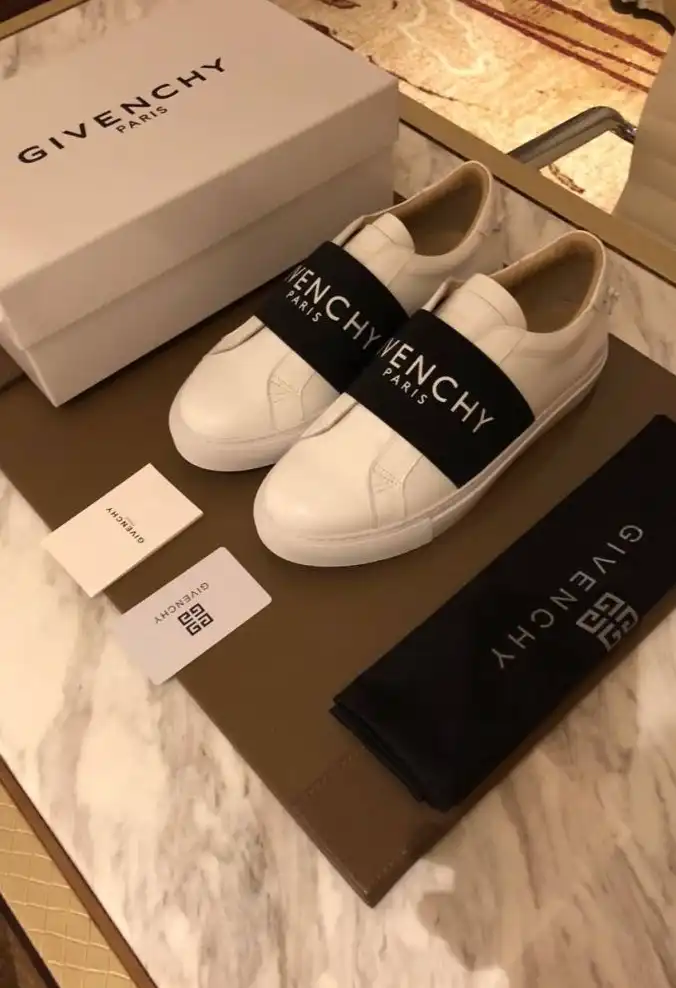 hype Givenchy Sneakers