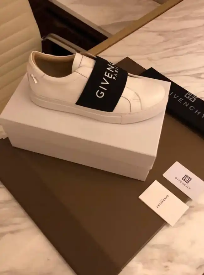 hype Givenchy Sneakers