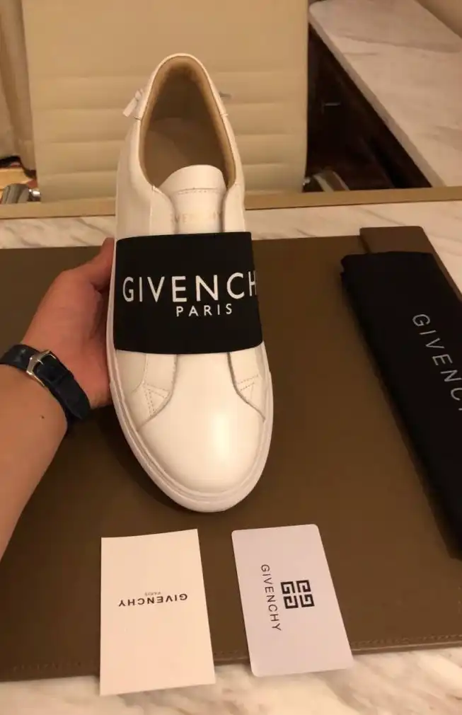 hype Givenchy Sneakers