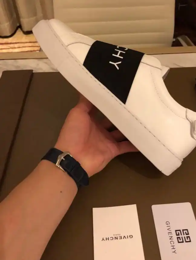 hype Givenchy Sneakers