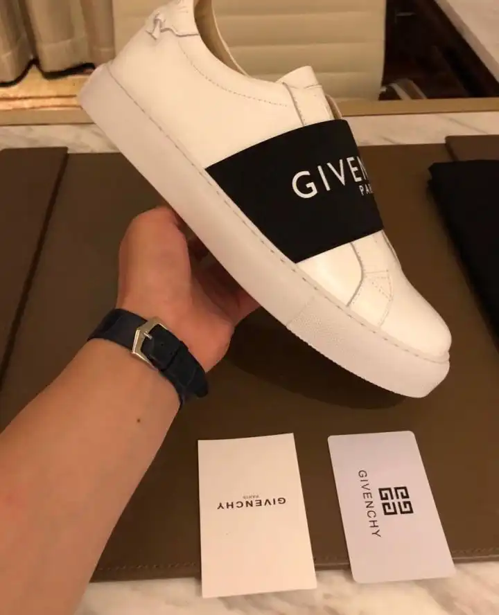 hype Givenchy Sneakers