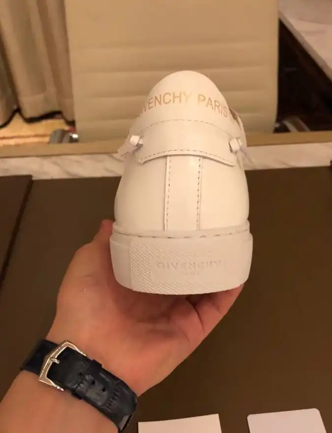 hype Givenchy Sneakers