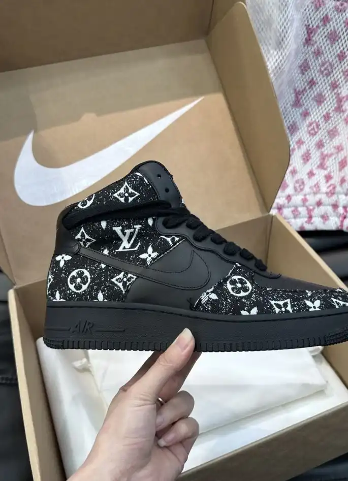 hype Louis Vuitton Sneakers