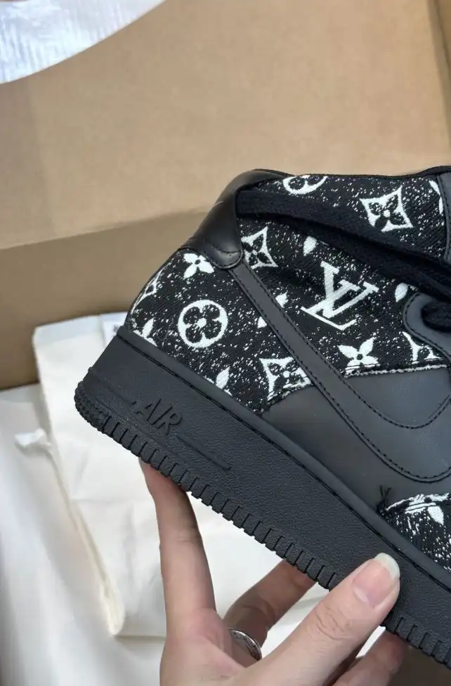 hype Louis Vuitton Sneakers