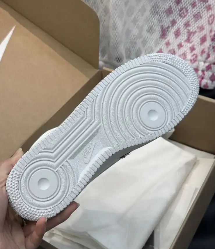 hype Louis Vuitton Sneakers