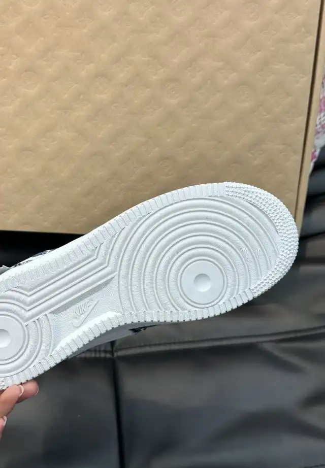 hype Louis Vuitton Sneakers