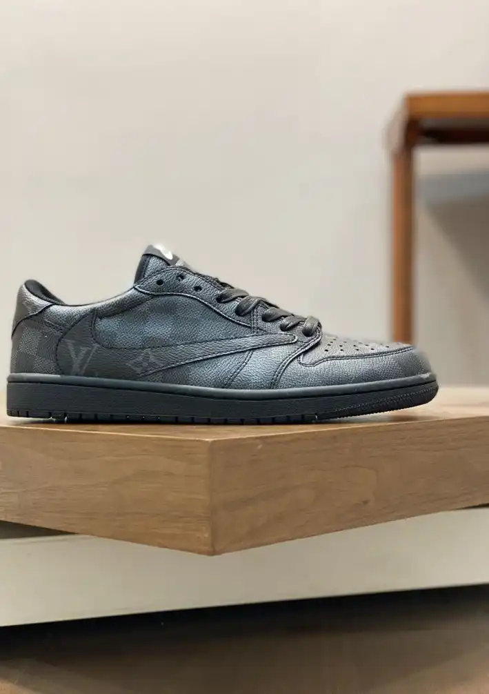 hype Louis Vuitton Sneakers