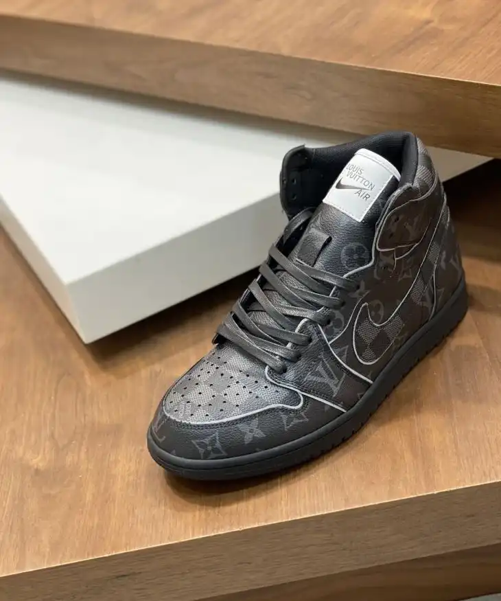 hype Louis Vuitton Sneakers