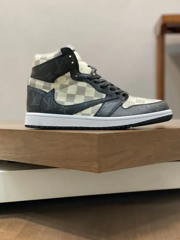 hype Louis Vuitton Sneakers