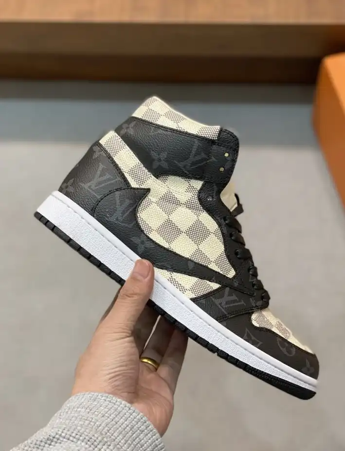 hype Louis Vuitton Sneakers