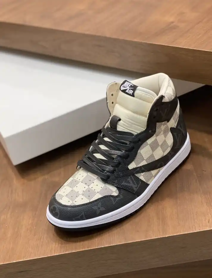 hype Louis Vuitton Sneakers