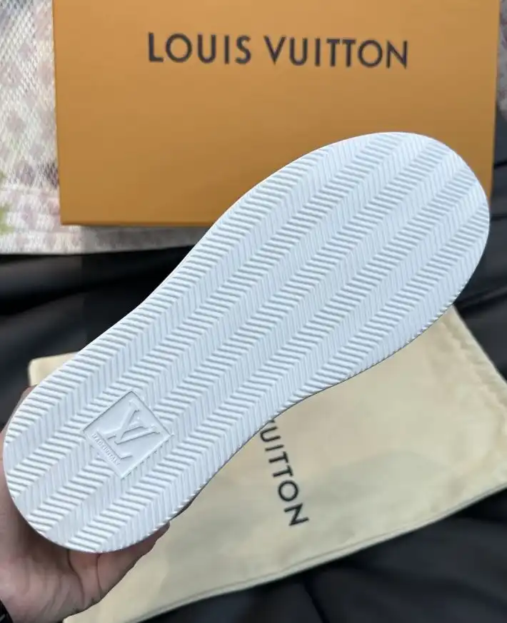 hype Louis Vuitton Sneakers