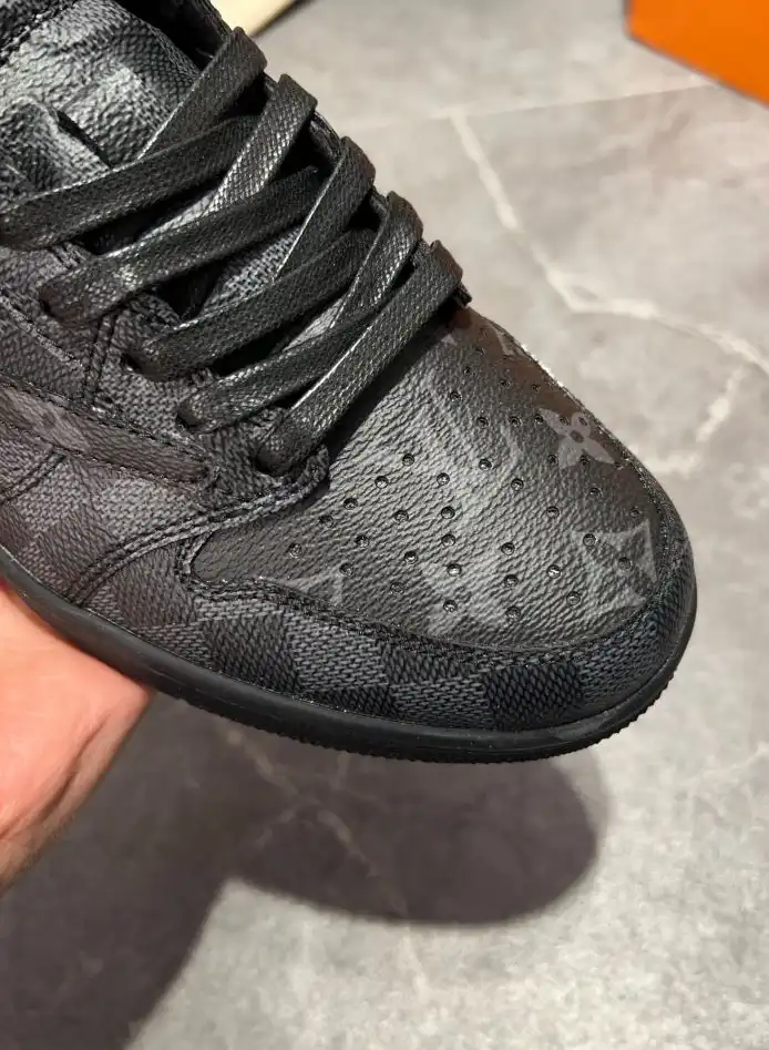 hype Louis Vuitton Sneakers