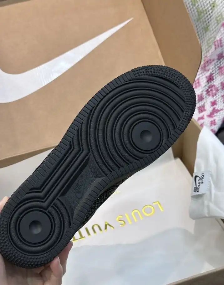 hype Louis Vuitton Sneakers