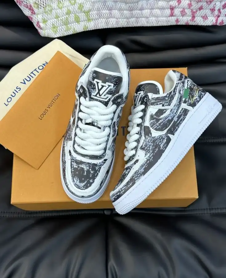 hype Louis Vuitton Sneakers