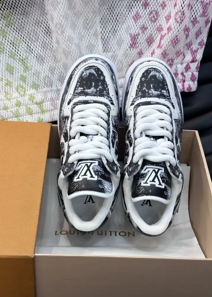 hype Louis Vuitton Sneakers