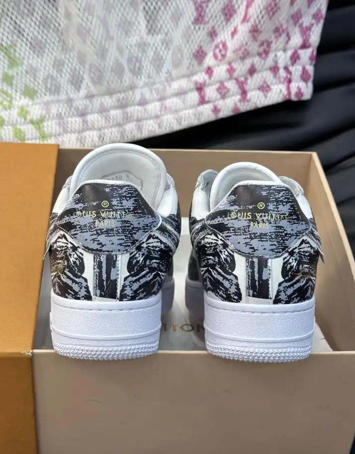 hype Louis Vuitton Sneakers