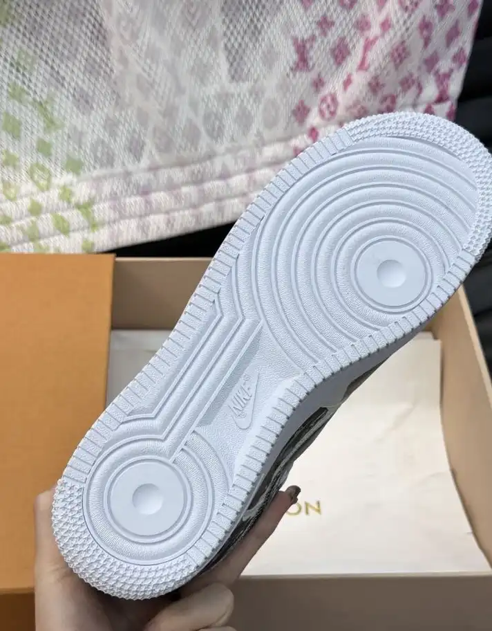 hype Louis Vuitton Sneakers