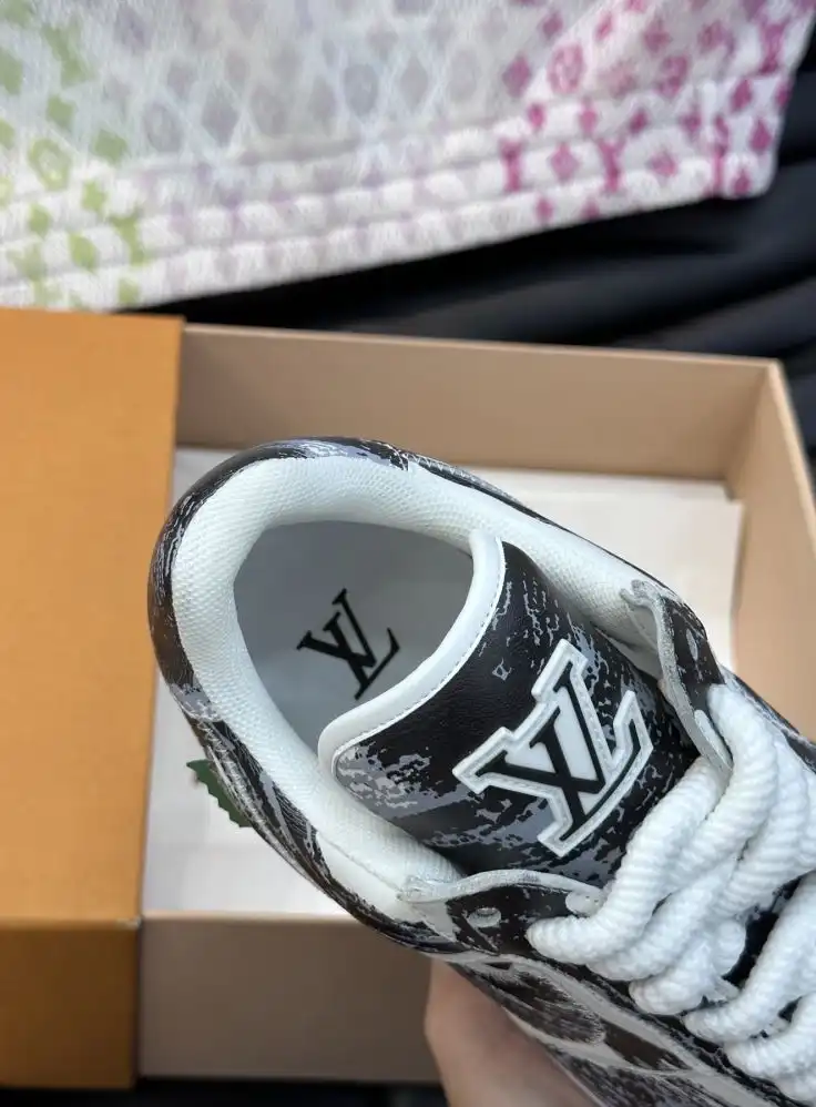 hype Louis Vuitton Sneakers