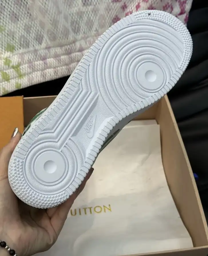 hype Louis Vuitton Sneakers