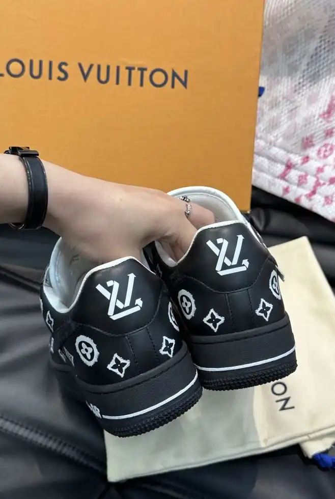 hype Louis Vuitton Sneakers