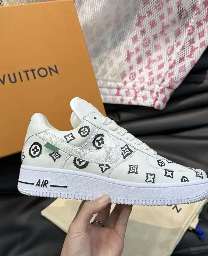 hype Louis Vuitton Sneakers