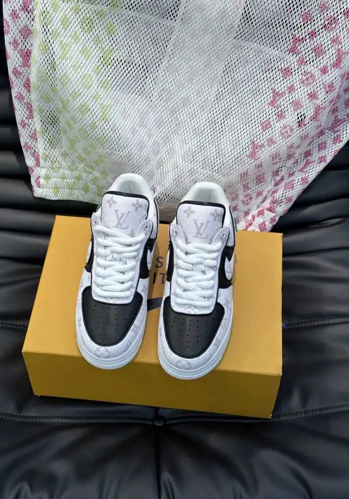 hype Louis Vuitton Sneakers