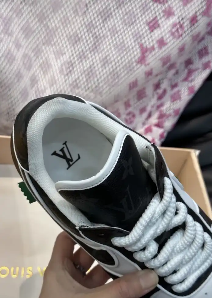 hype Louis Vuitton Sneakers