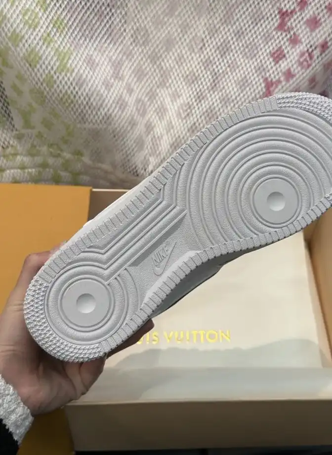 hype Louis Vuitton Sneakers