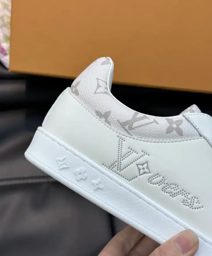 hype Louis Vuitton Sneakers