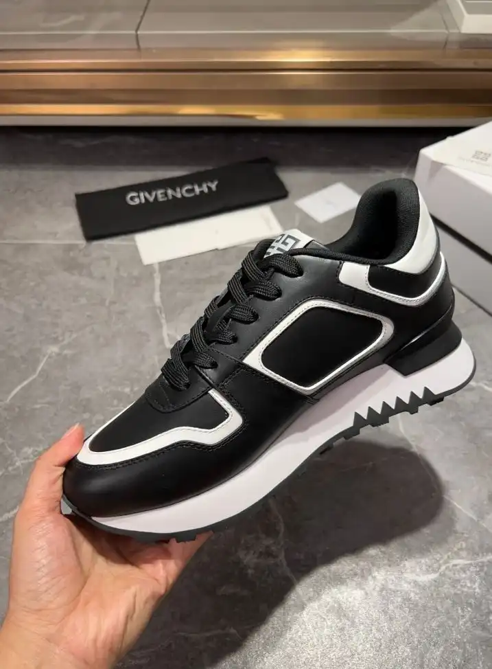 hype Givenchy Sneakers