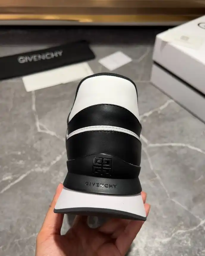 hype Givenchy Sneakers