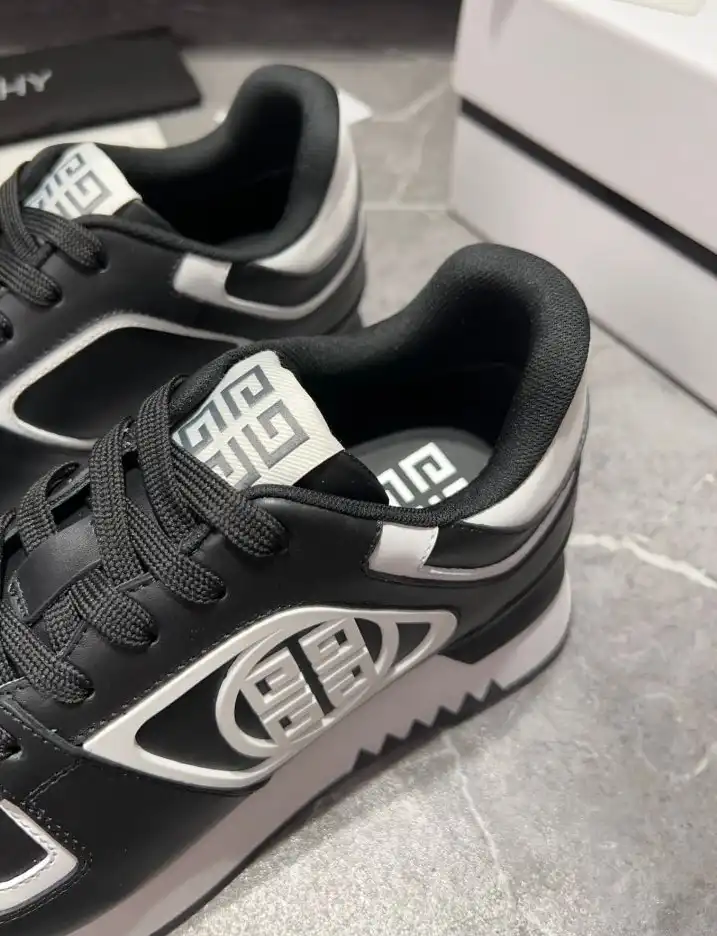 hype Givenchy Sneakers