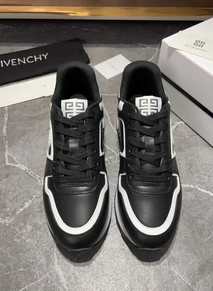 hype Givenchy Sneakers