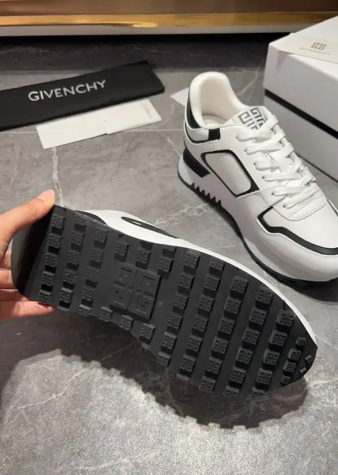 hype Givenchy Sneakers