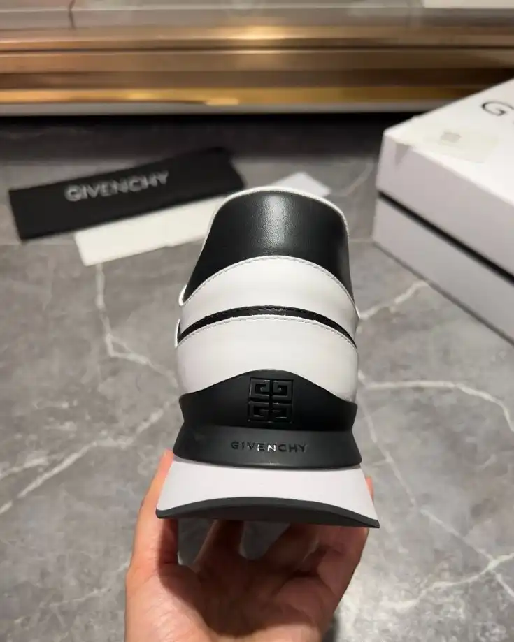 hype Givenchy Sneakers