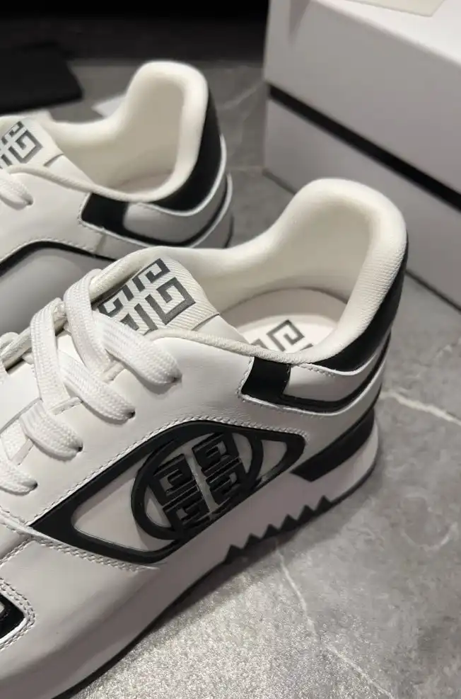 hype Givenchy Sneakers