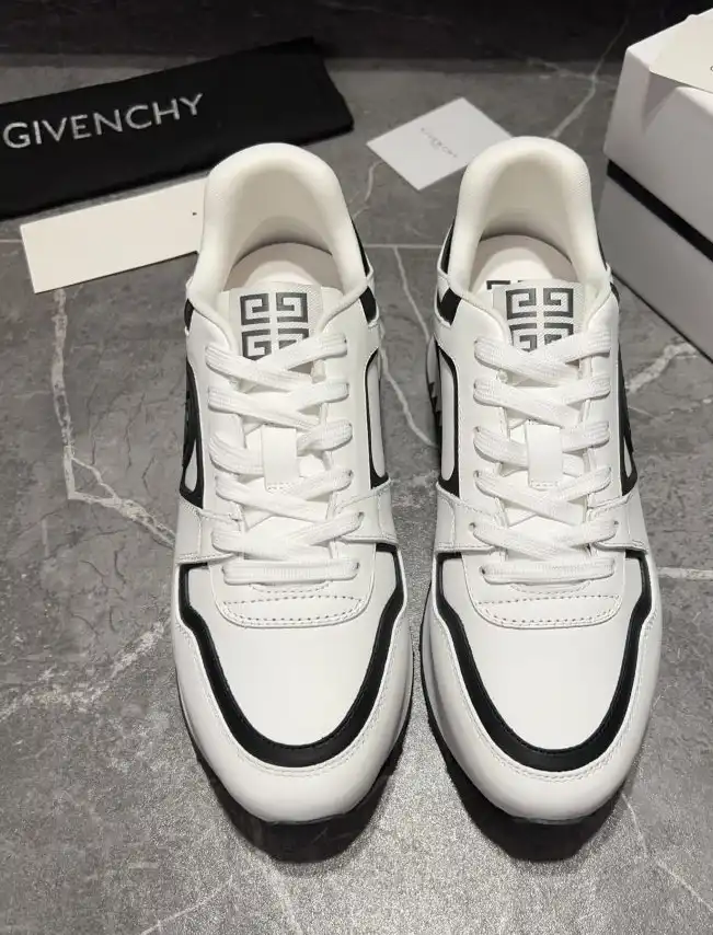 hype Givenchy Sneakers