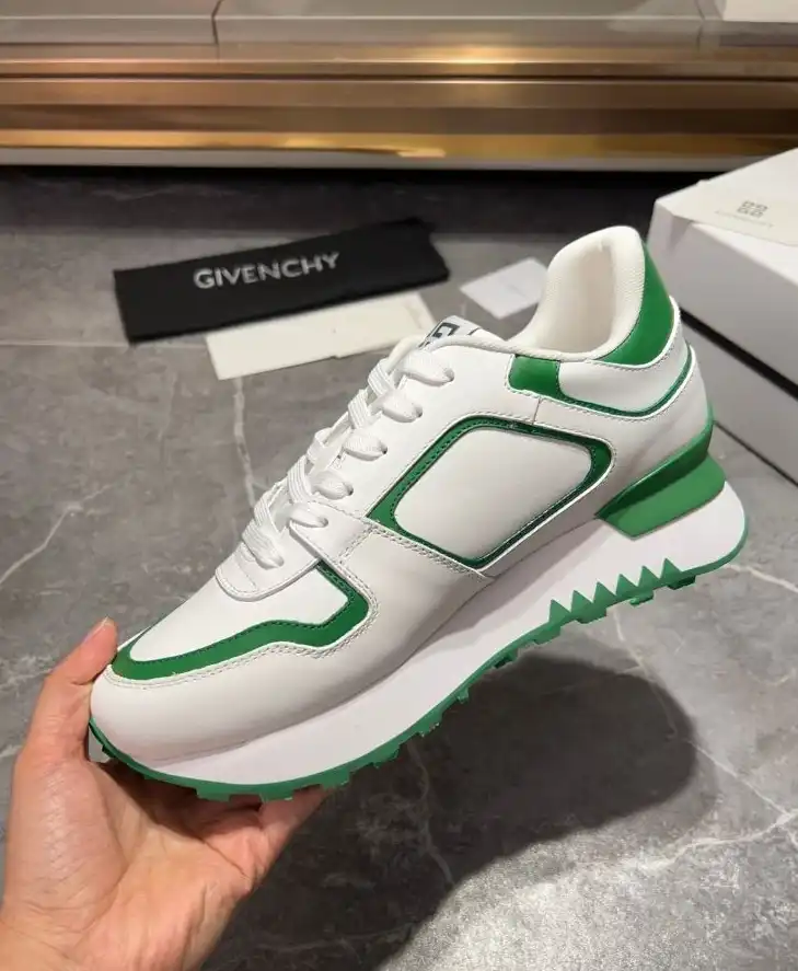 hype Givenchy Sneakers