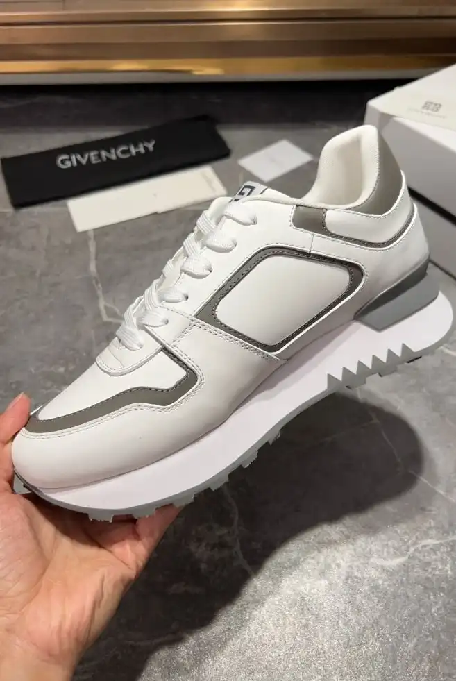 hype Givenchy Sneakers