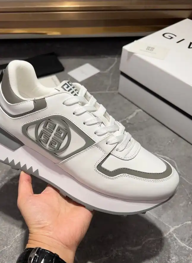 hype Givenchy Sneakers