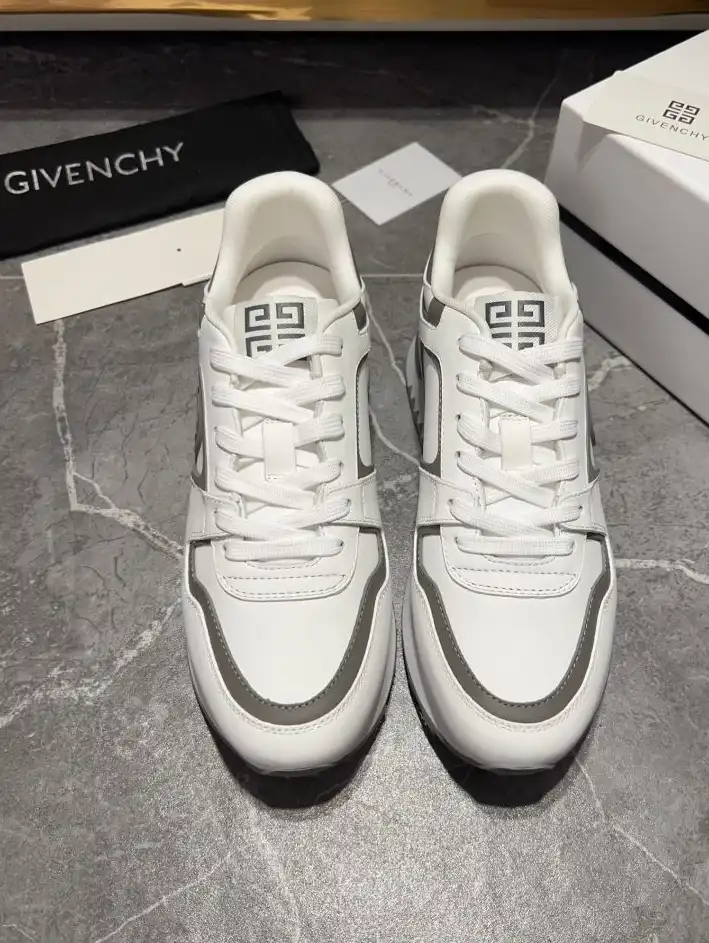 hype Givenchy Sneakers