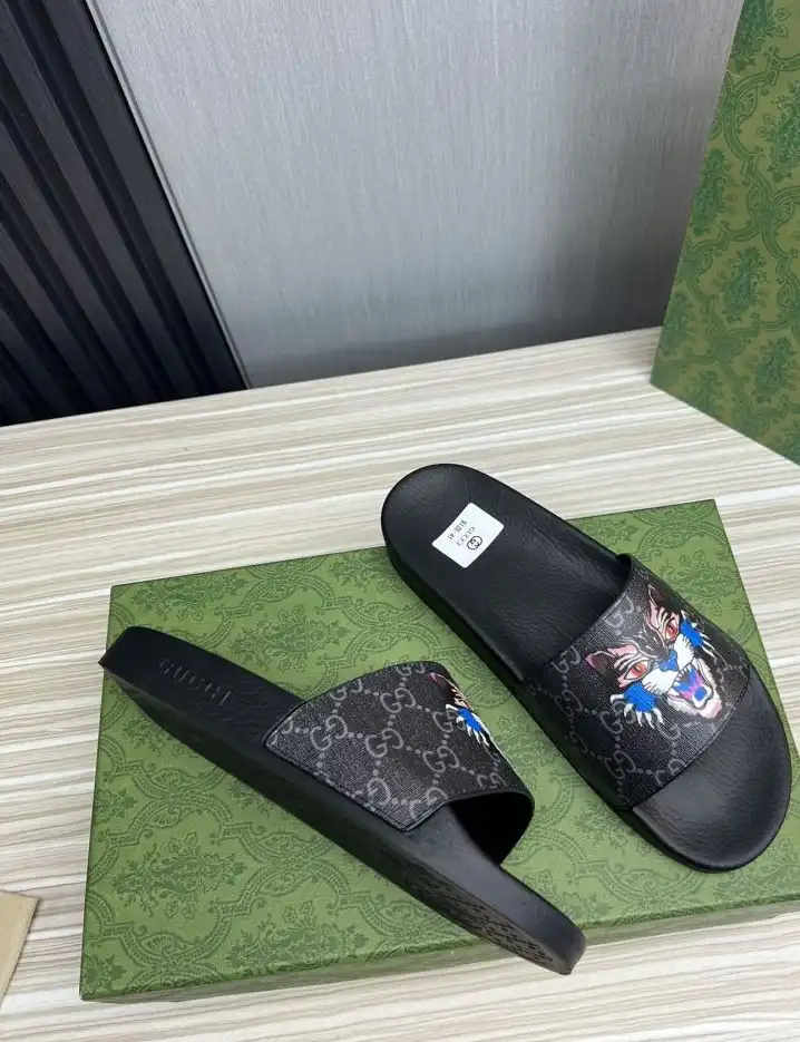 hype Gucci Slippers