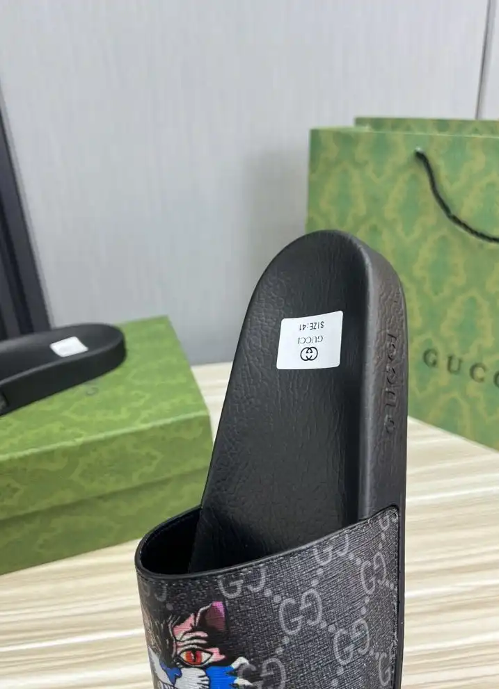 hype Gucci Slippers