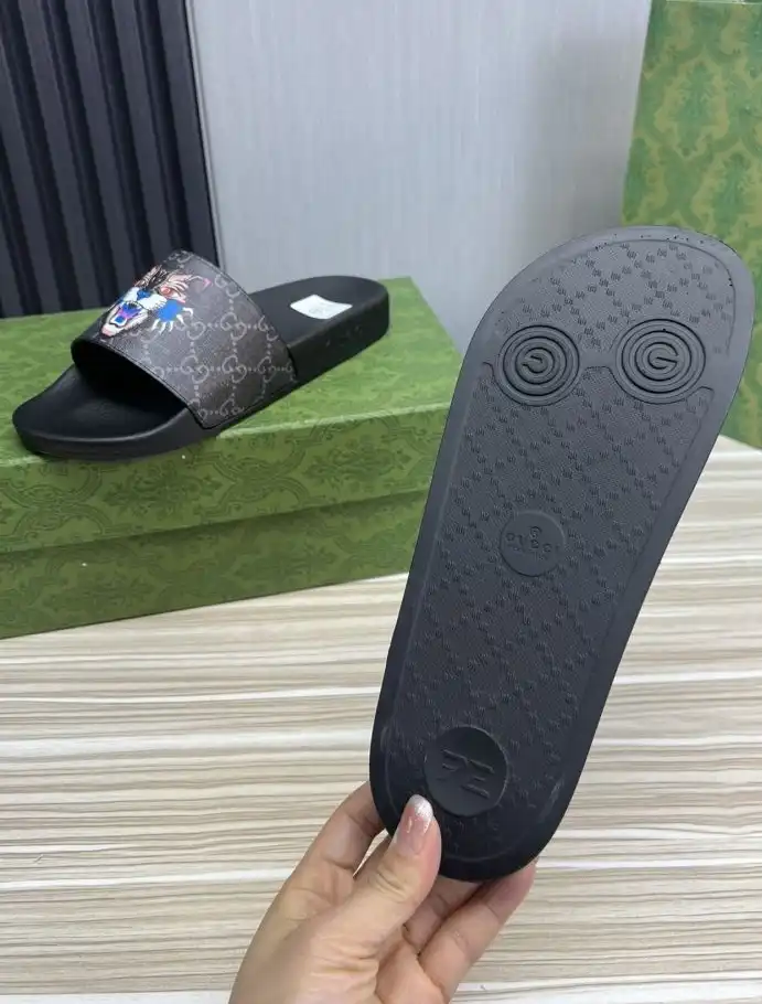 hype Gucci Slippers