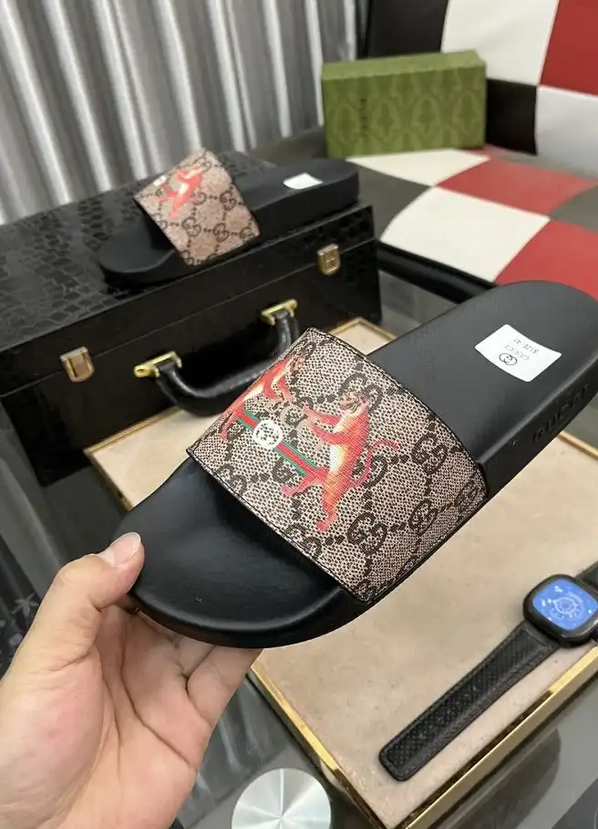 hype Gucci Slippers