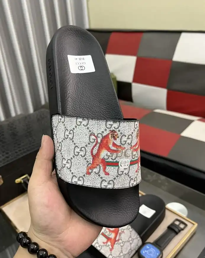 hype Gucci Slippers