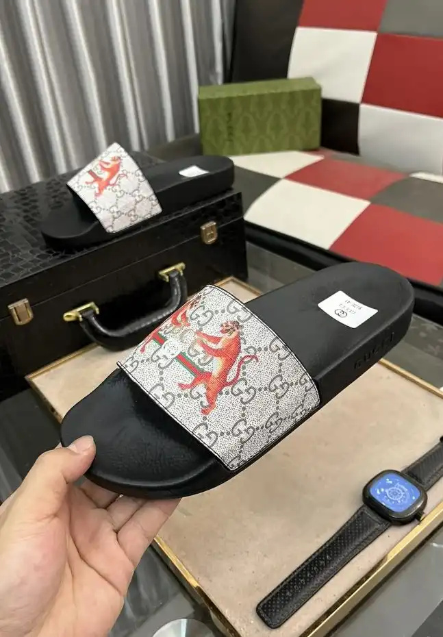 hype Gucci Slippers