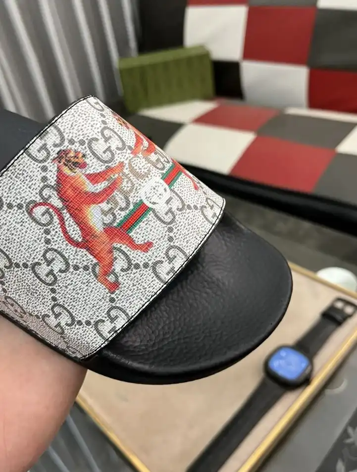 hype Gucci Slippers