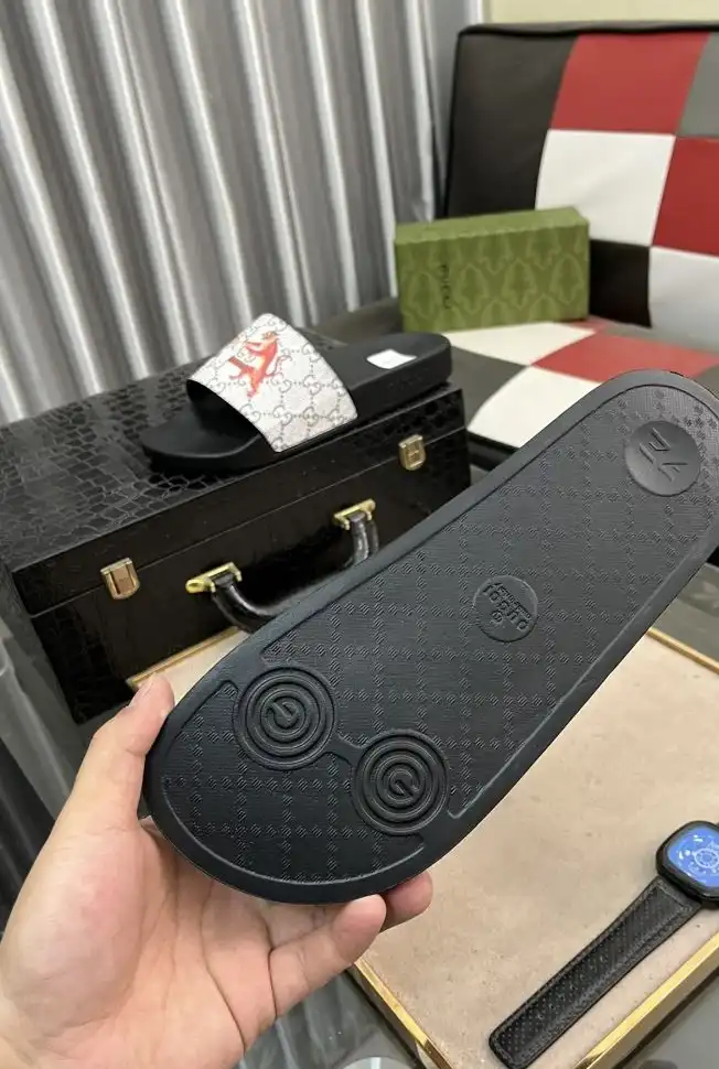 hype Gucci Slippers